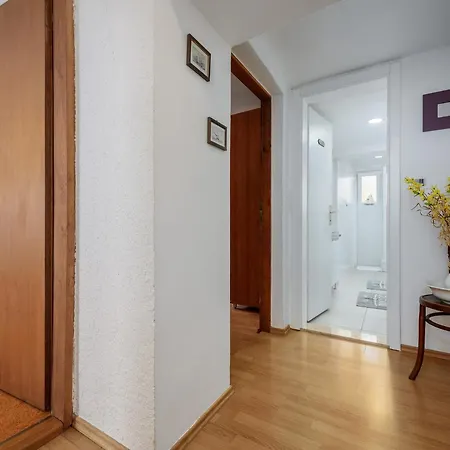 Holiday home Pretty With Balcony Porec